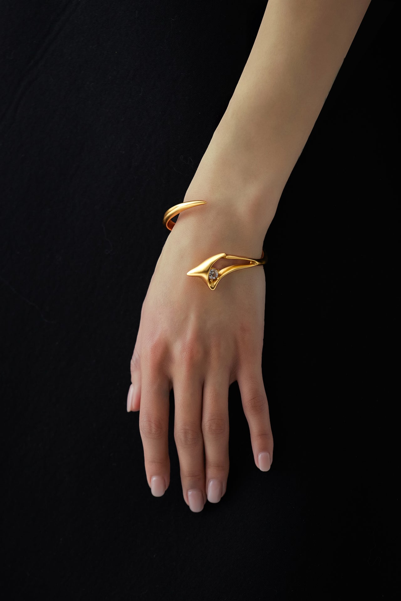 Orbital Lily Cuff - Gold